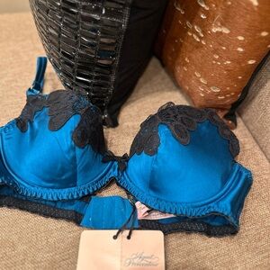 Gorgeous Agent Provocateur Teal and Black Women's Bra 34 D. NWT